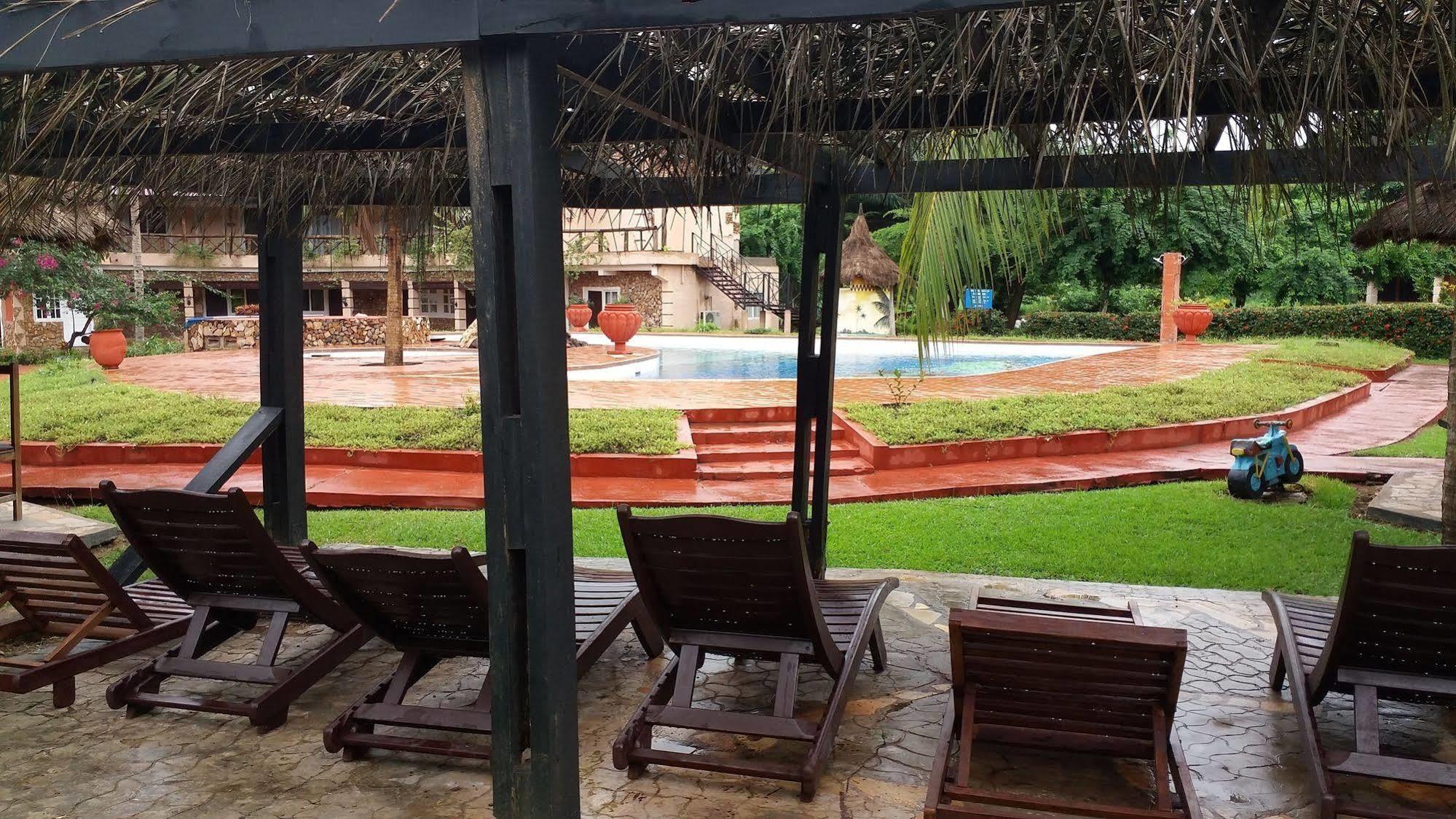 Afrikiko River Front Resort Akosombo Экстерьер фото