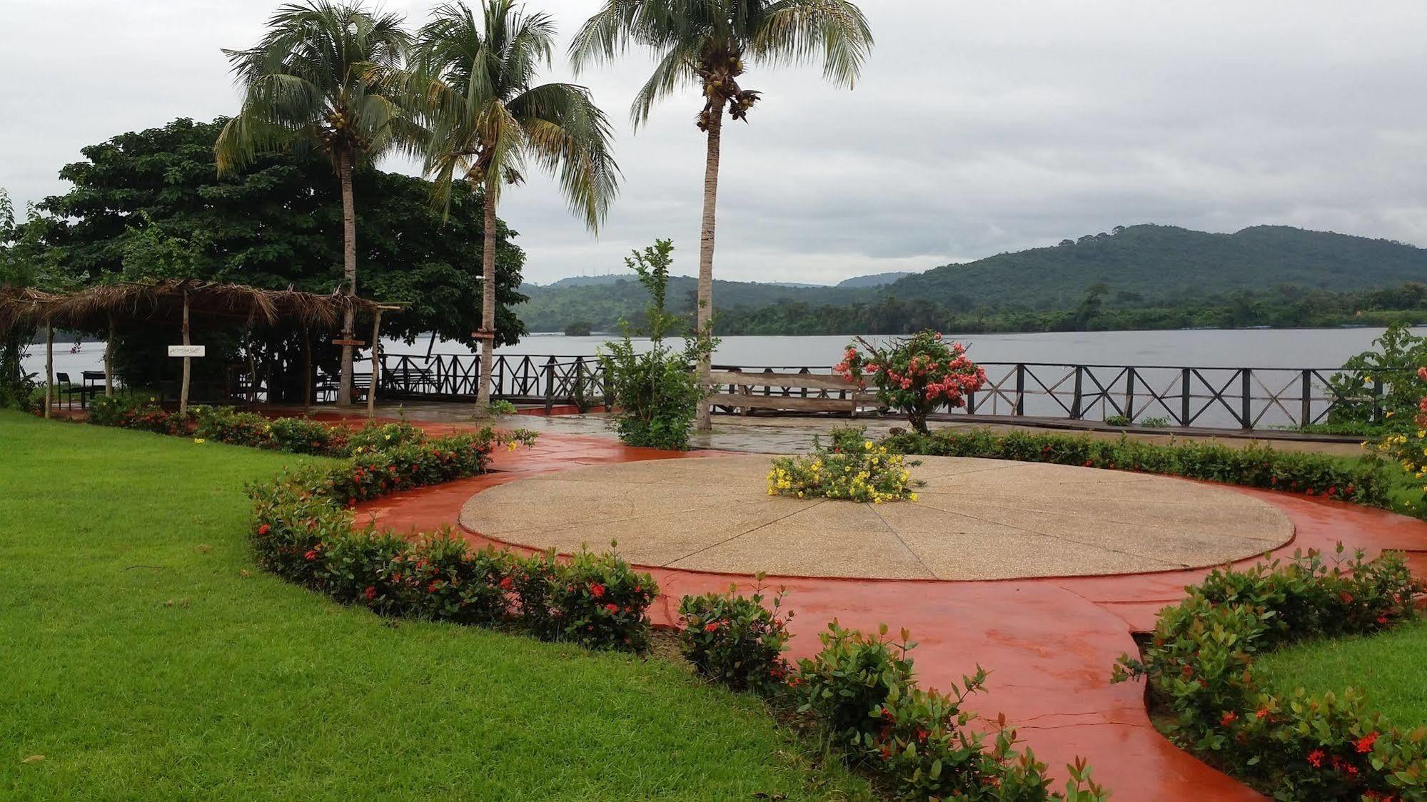 Afrikiko River Front Resort Akosombo Экстерьер фото
